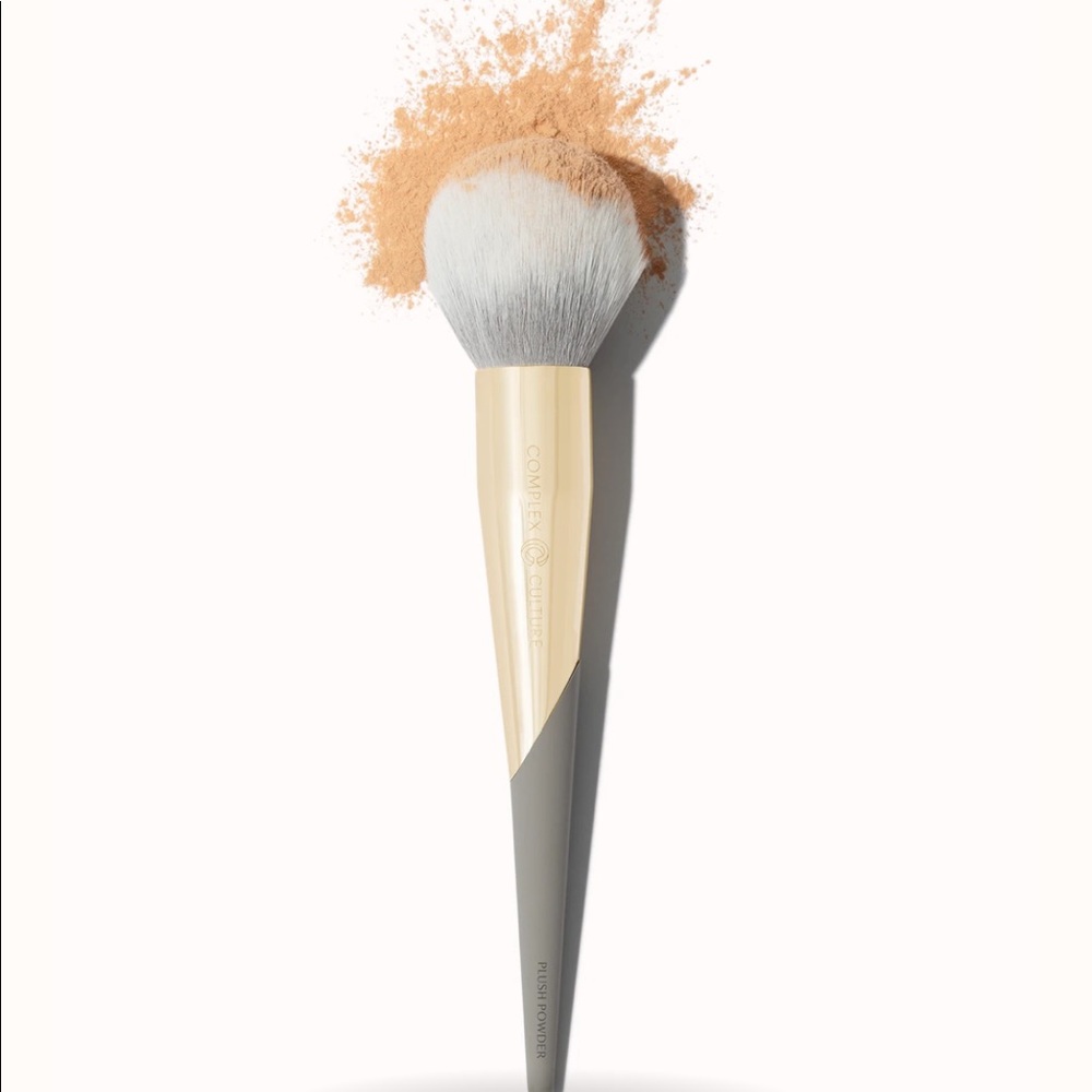 Complex Culture Powder Brush